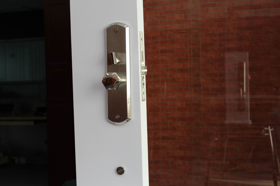 Supply all kinds of japanese door lock,glass swinging door lock,4558 door locks and handle